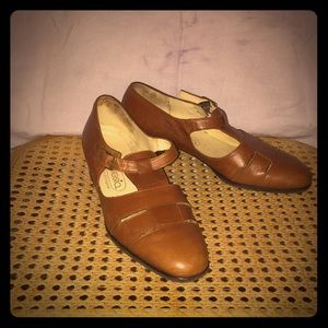 Vintage brown leather sandals
